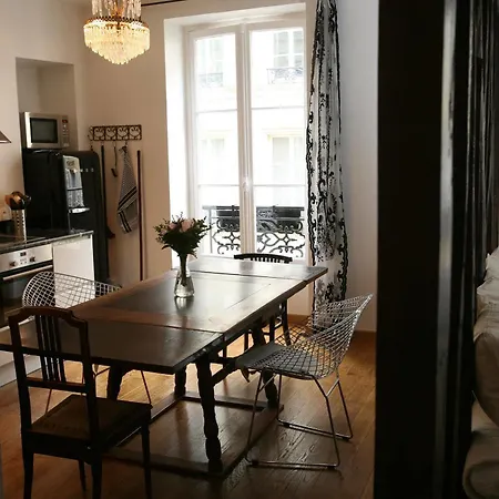 Apartment Appartement Le Louvre *